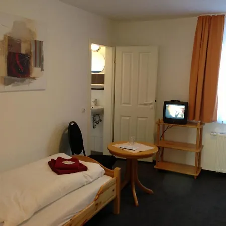 & Restaurant Jaegerstuben 2*