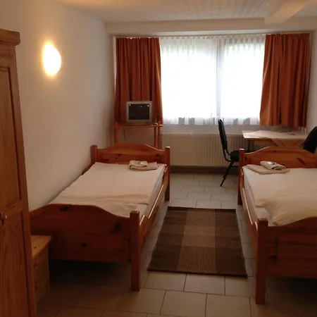 & Restaurant Jaegerstuben 2*