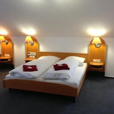 & Restaurant Jaegerstuben 2*