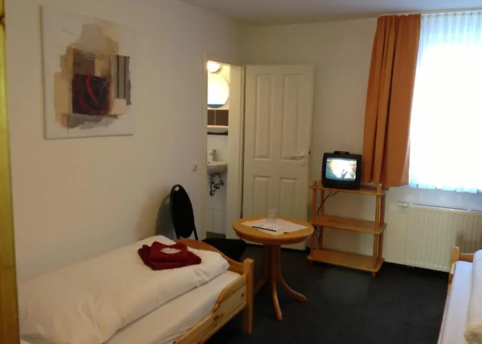 & Restaurant Jaegerstuben 2*